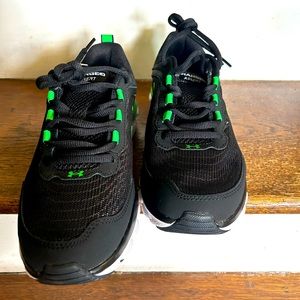 NIB Under Armour Men’s Charged Assert 9 Running Shoes Size 9 Black